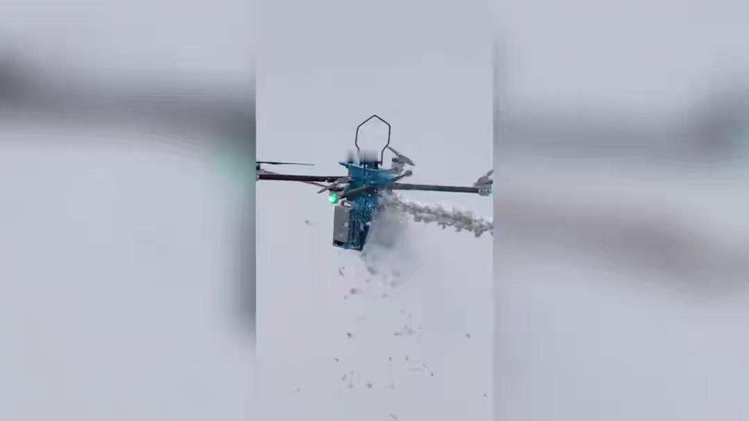 硬核“上线”飞行出冰机器人，在输电线路地线上丝滑“吃冰”

在这个科技飞速发展的