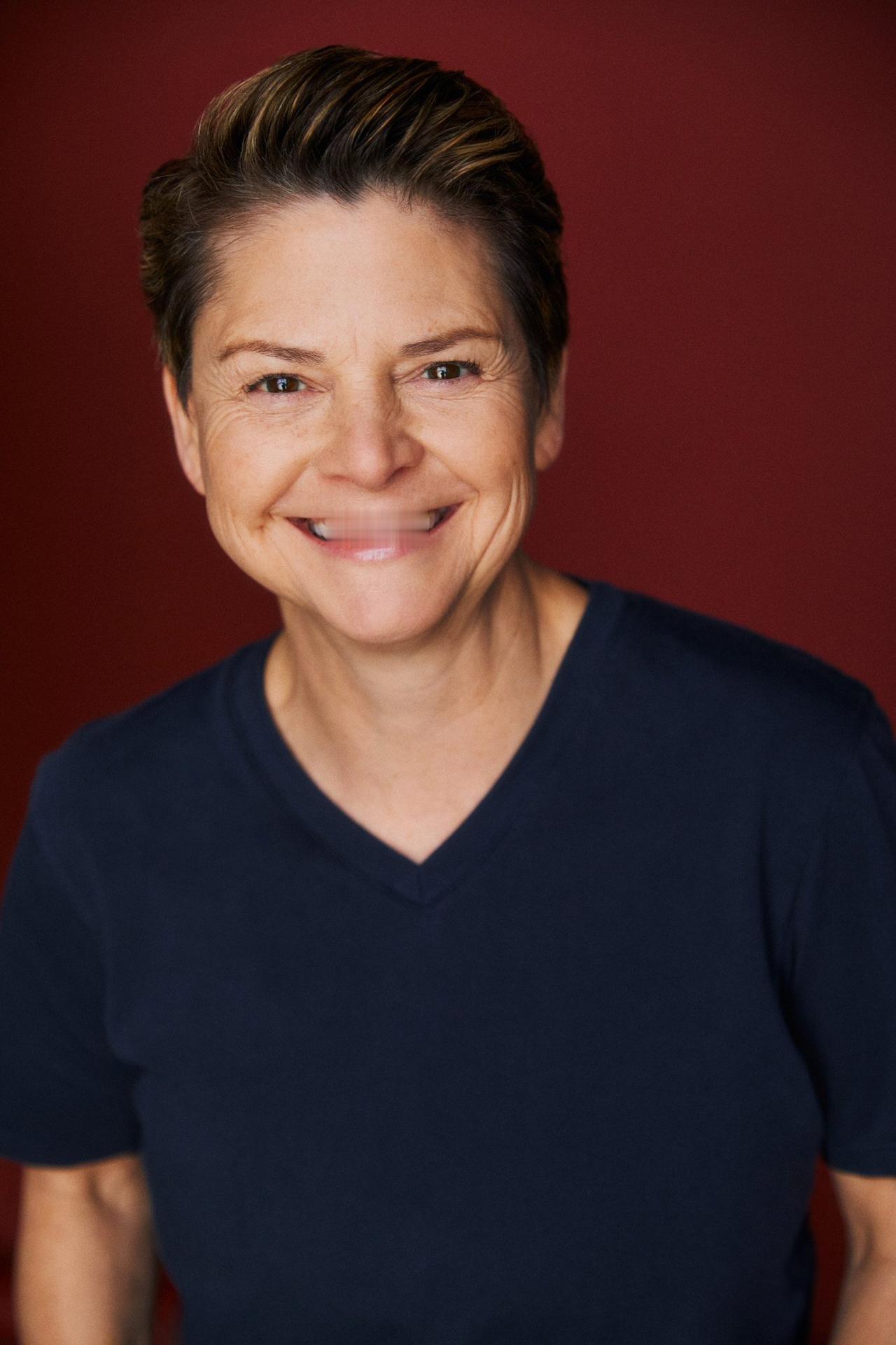 据美国媒体报道，好莱坞资深女演员Wenne Alton Davis（温妮·奥尔顿