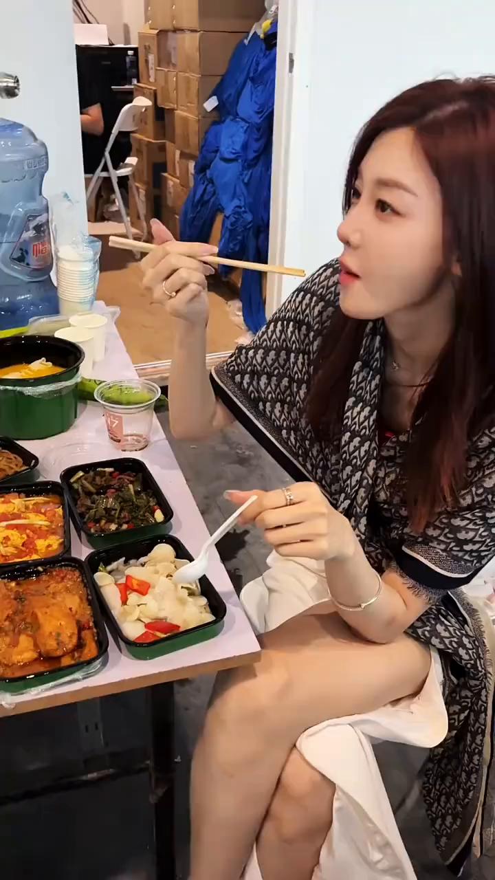 让我爱上你，其实没什么道理，明明知道不可以。