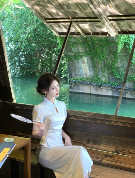 “烟雨楼 泛轻舟”