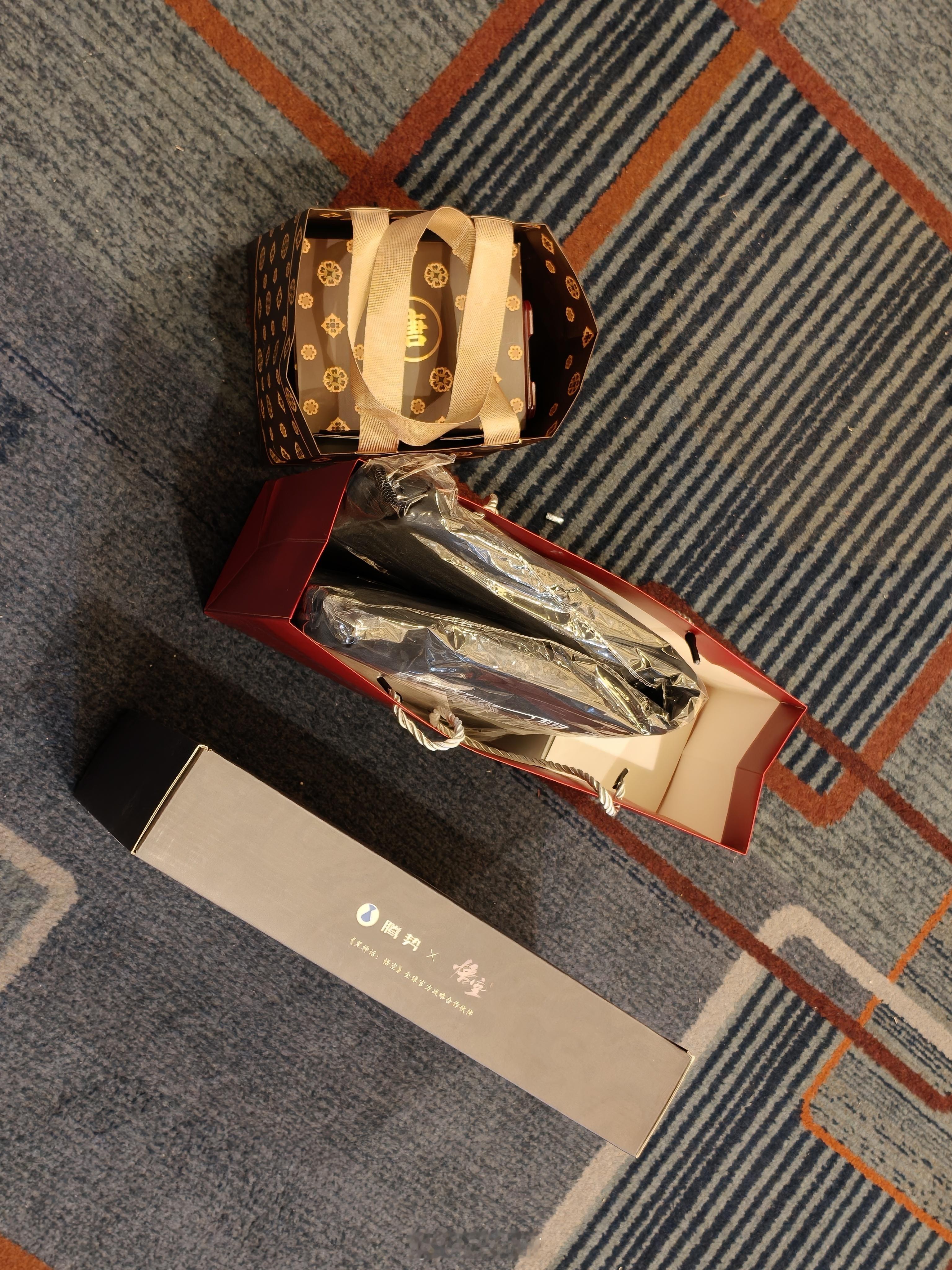 参加比亚迪媒体家宴，赢了一堆礼品，放心都过户给你们