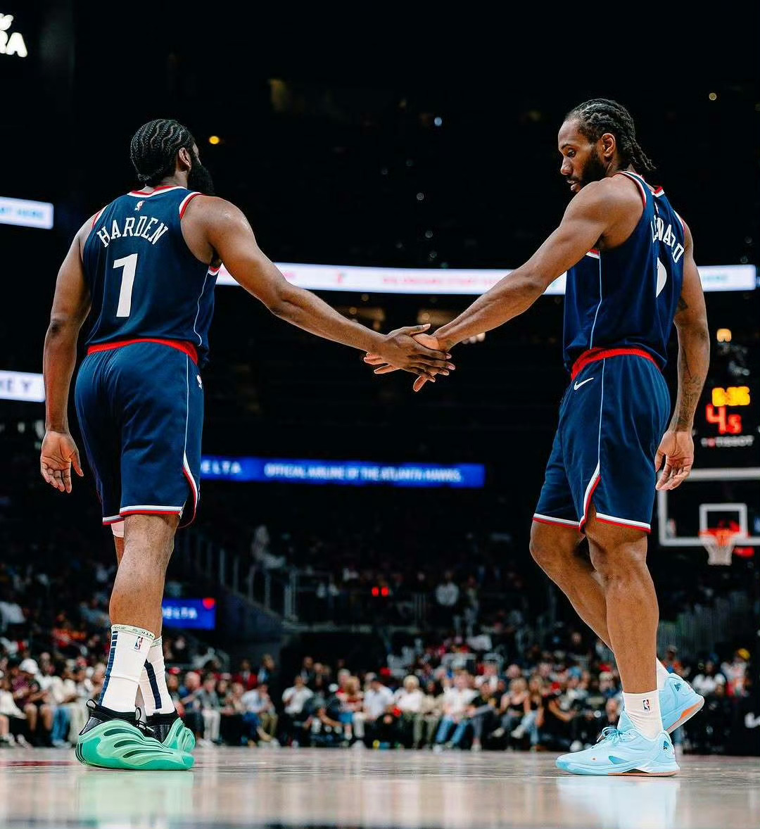 挺舍不得小卡的。这两年和哈登相敬如宾！nba交易市场