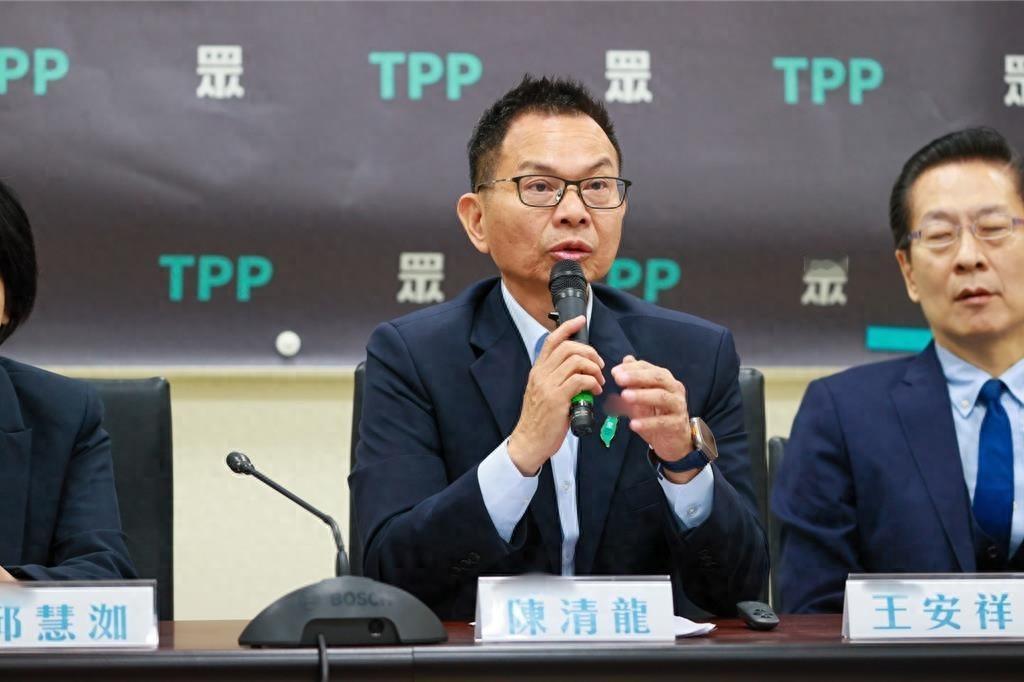 台民众党团回应，要求“对等尊严”。

国民党主席郑丽文今天（12日）将结束大陆之