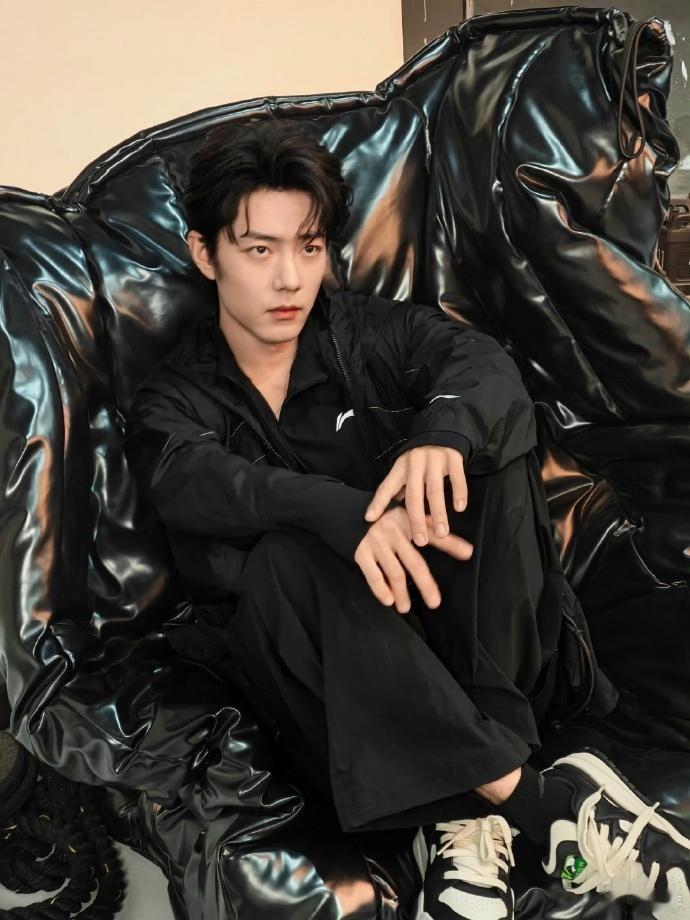 车展采访肖战粉丝车展偶遇肖战粉丝随机采访车展粉丝，说起肖战全是满满的认可。他清醒