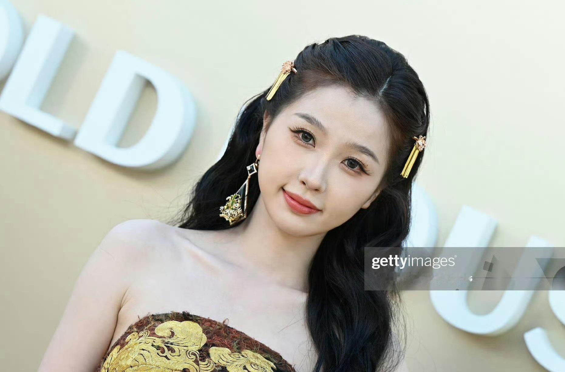窝鱼久违的生图，还是我们印象中熟悉的样子，好久没看到这么清晰的美貌了虞书欣G社生