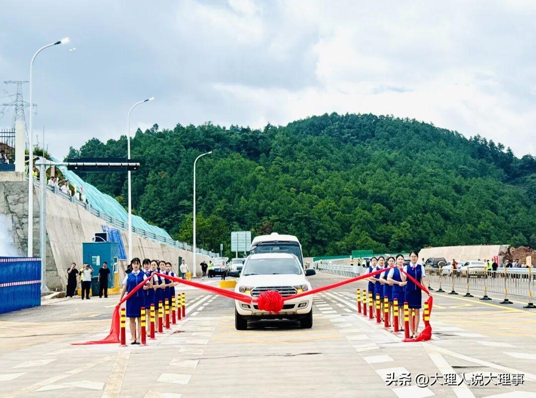 7月31日，宣威至会泽高速公路全线建成通车，这消息着实令人振奋！
这条高速全长9