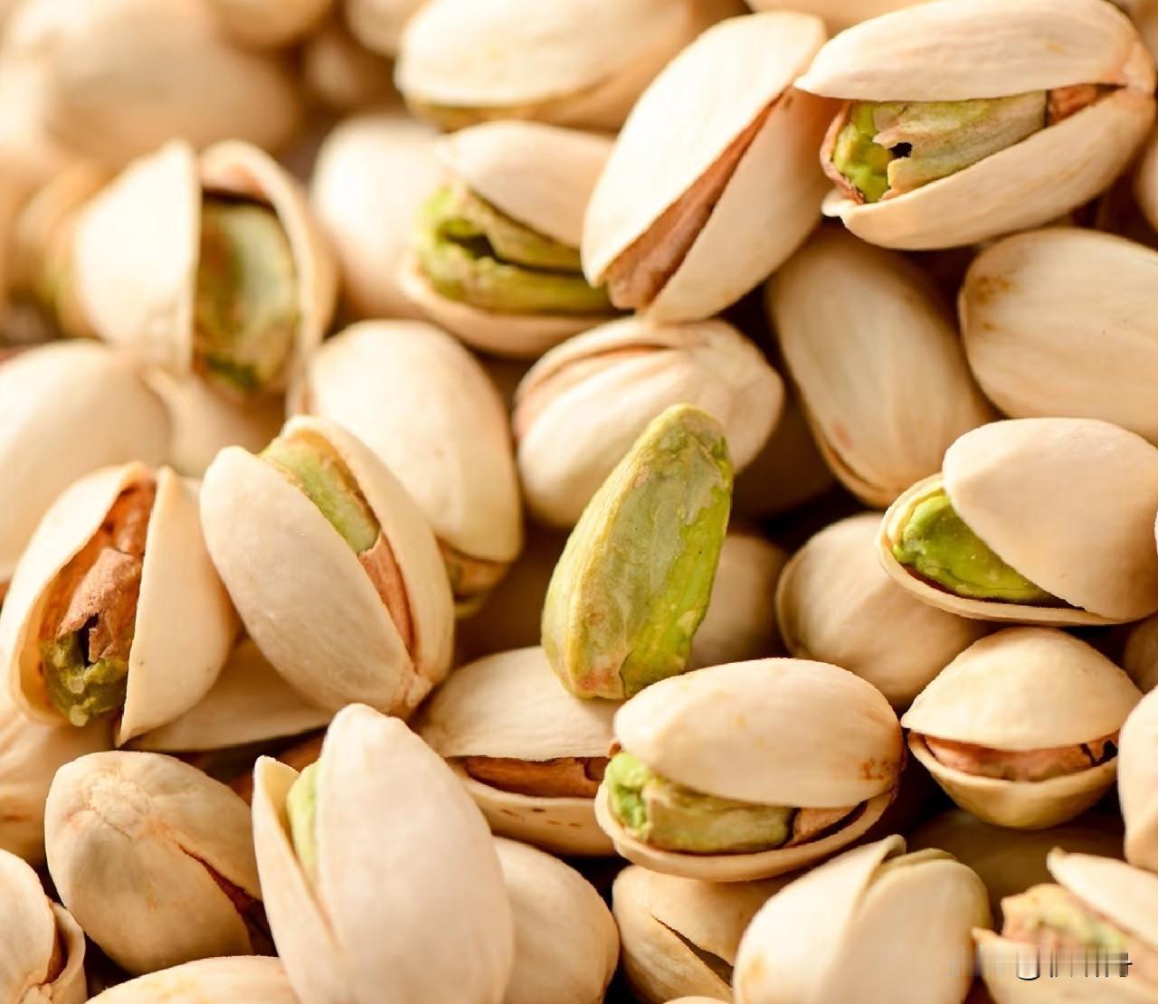 保护大脑的十种食物
记性好精神足
一、韭黄（鲜嫩软润，维生素含量丰富）
二、酸奶