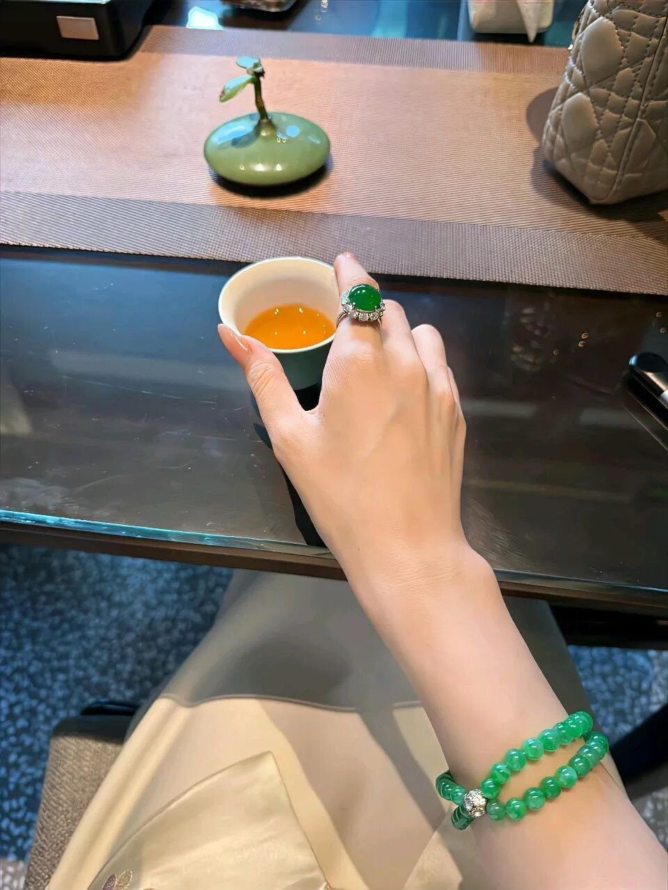 年纪大了才明白,梁山伯也好,马文才也罢,   都不如自己是武则天。   ​​​