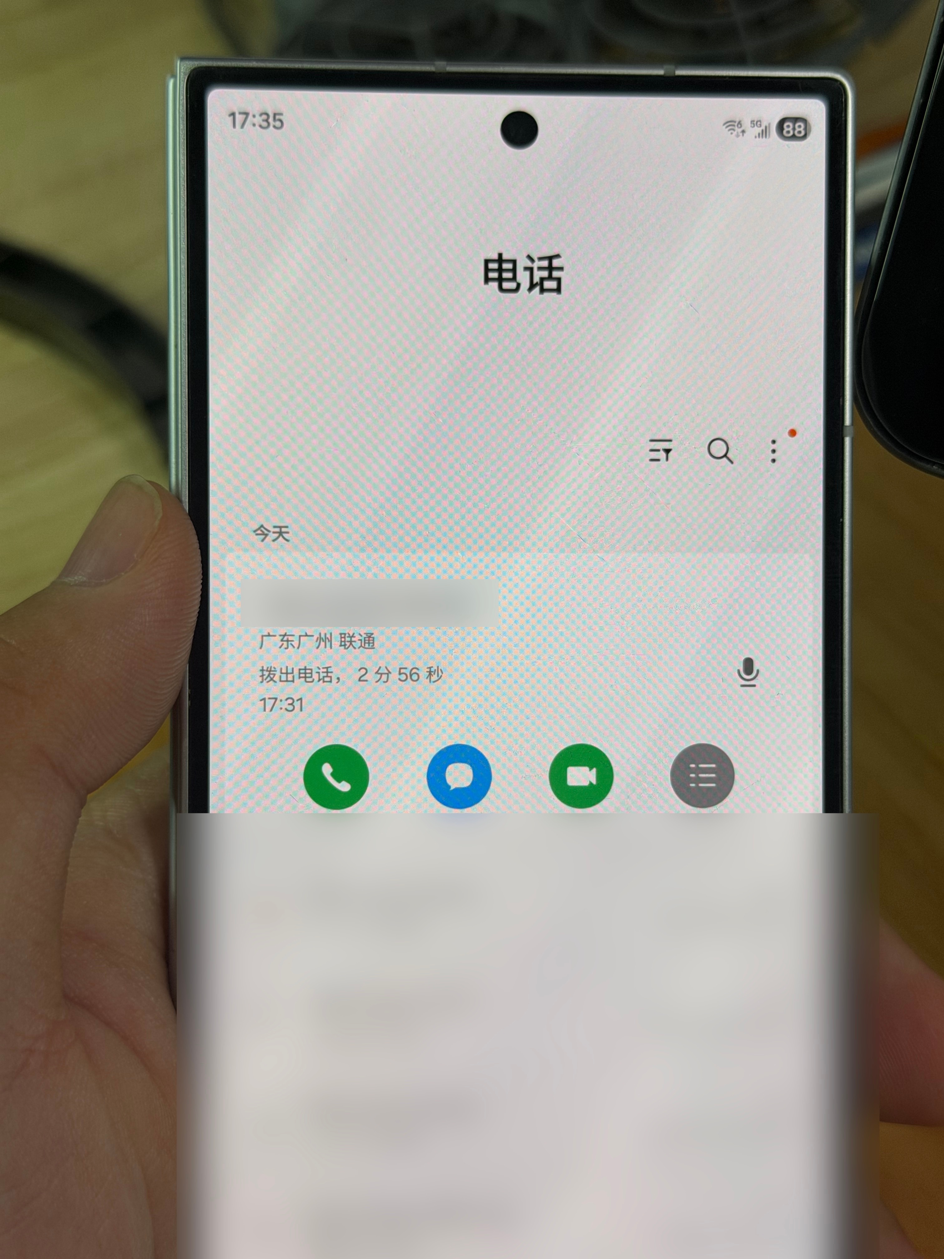 一个顾客来扩容iPhone 12ProMax 扩容512G 。在接待环节都没有任
