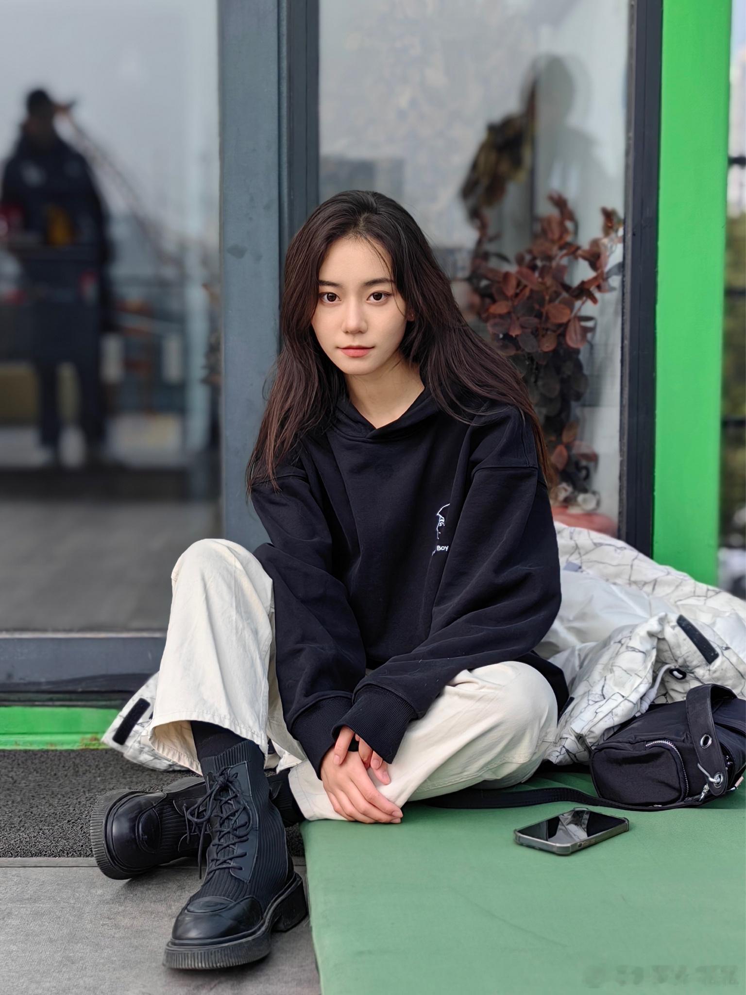 #穆梦娇[超话]# • 最近（黑衣服好粘猫毛🐱 ​​​