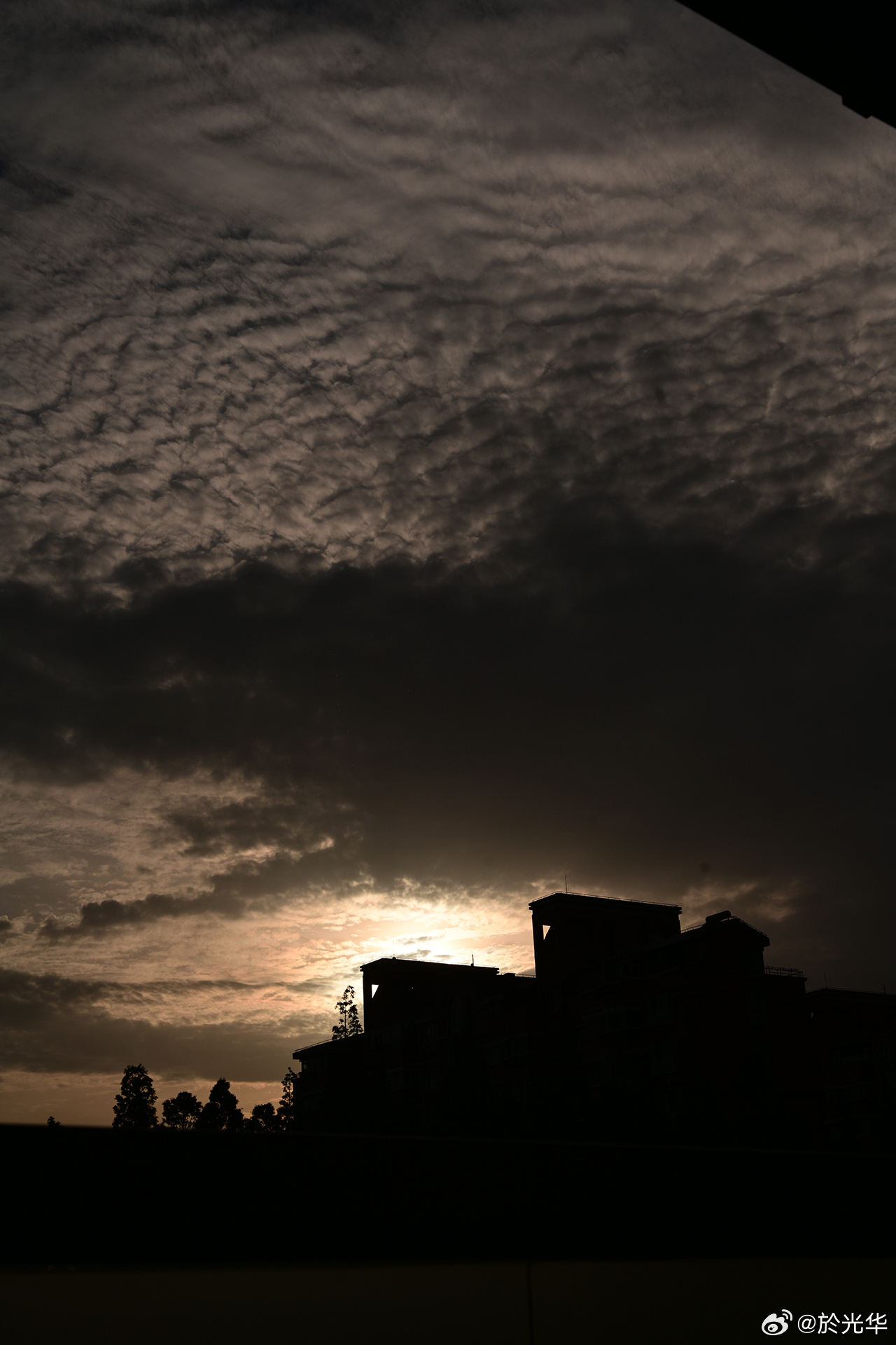 《今日夕阳》 