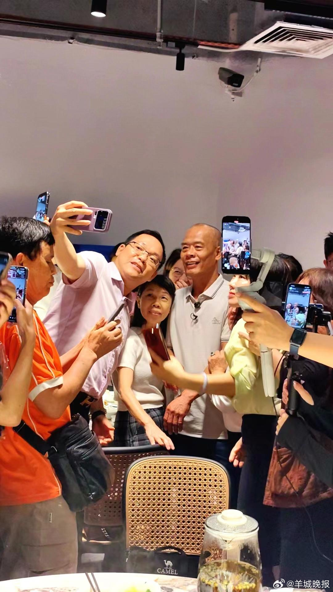 #莫氏鸡煲顺德大良分店开张现场火爆#【莫氏鸡煲顺德大良分店开张，现场超火爆！老莫