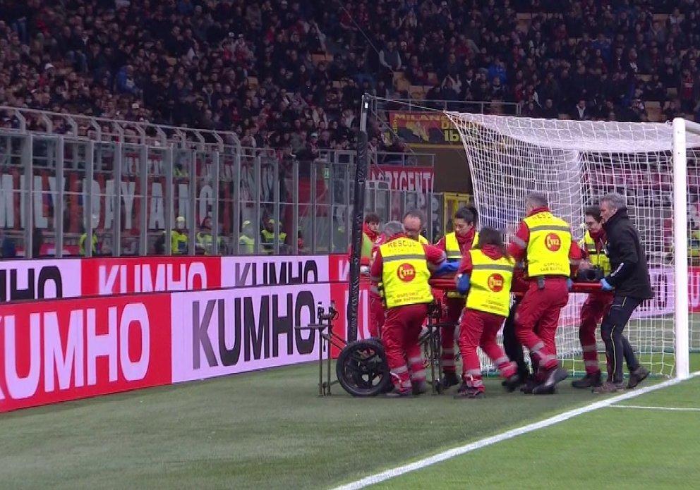 【🙏🏻】 奇克🏴󠁧󠁢󠁥󠁮󠁧󠁿头部受伤，直接上了担架，感觉有点严