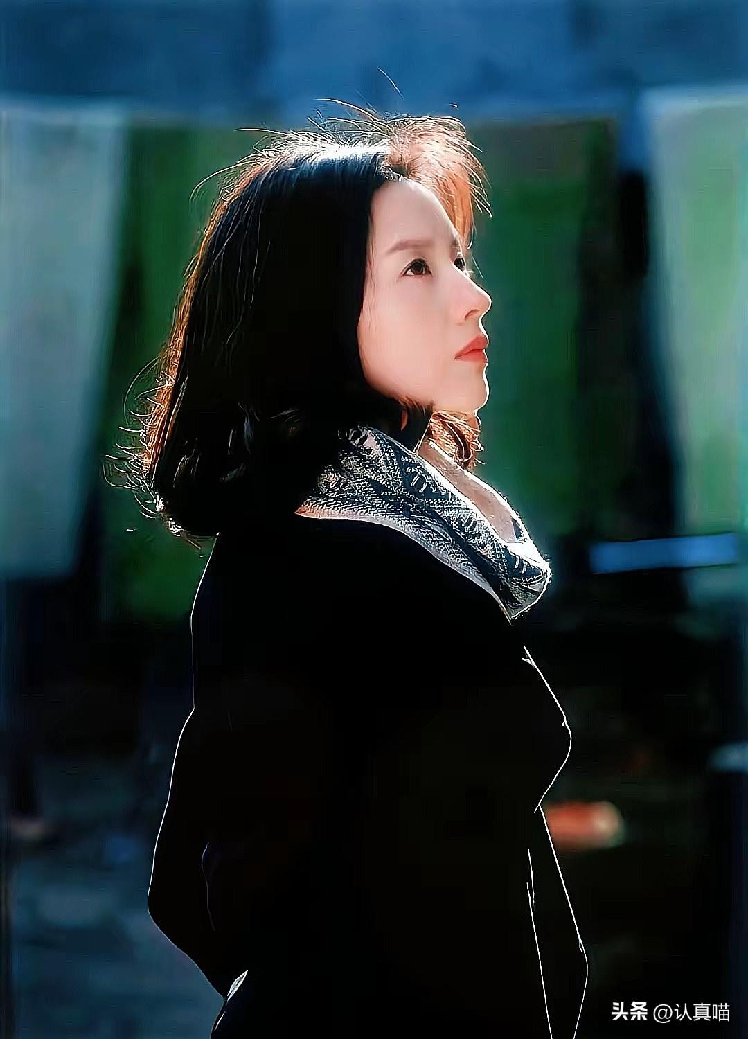 17岁顶顶主动搬去和潘粤明同住，董洁松口建群，这场闹了14年的恩怨，终于被孩子亲