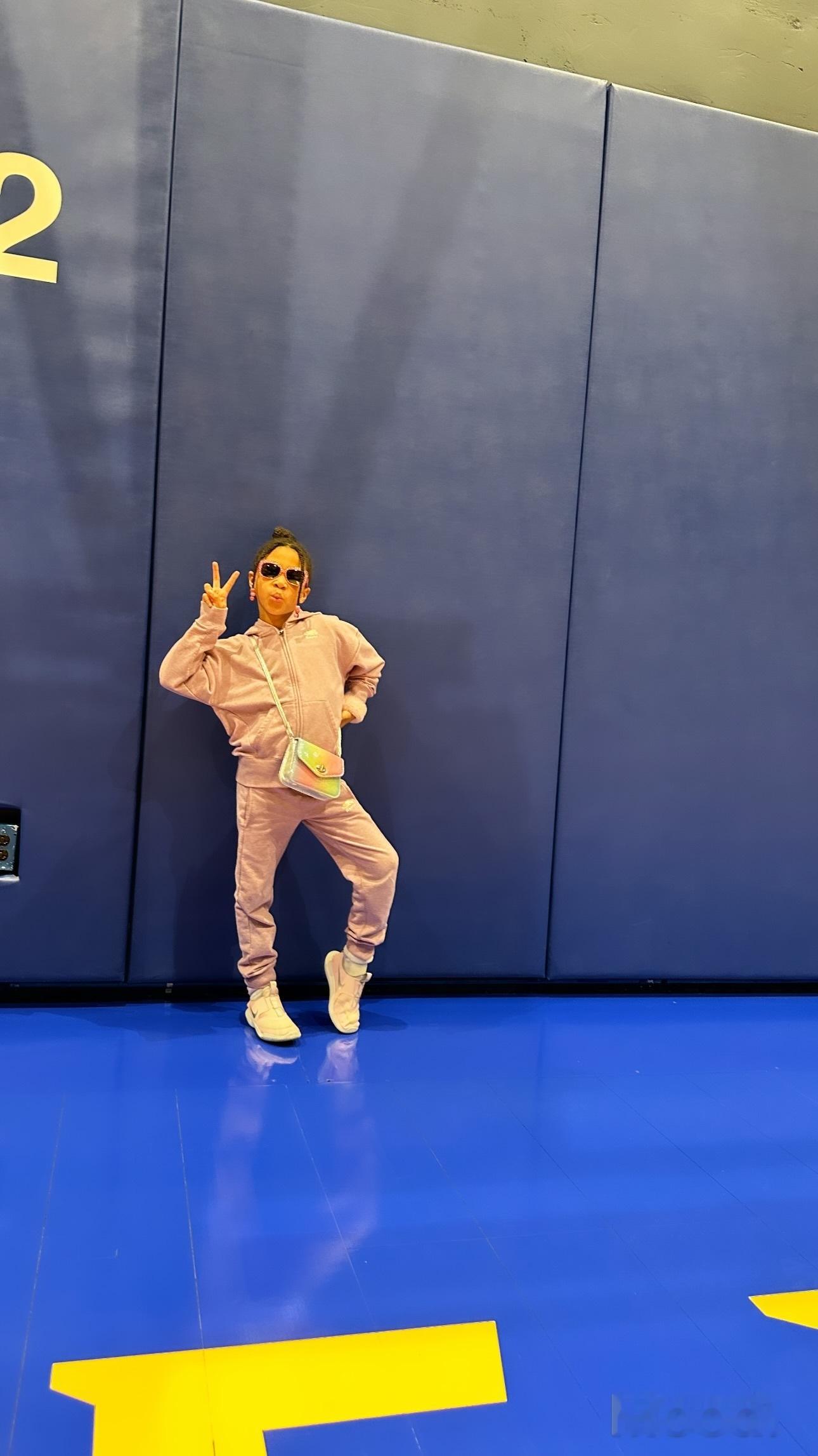 小嘴哥和小嘴嫂[doge]#安德鲁维金斯[超话]##金州勇士[超话]# ​​​