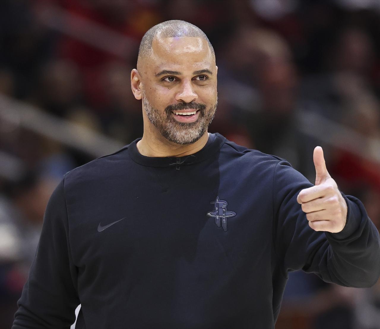 逆天！乌度卡“又又又又”指责球员了：

“我在场边喊的最大声，但球员们听不到。”