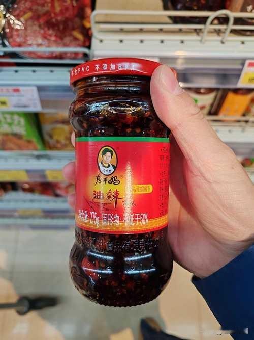 这两天，在各大网站，看到很多关于老干妈的负面消息。

主要是说老干妈工厂生产线，