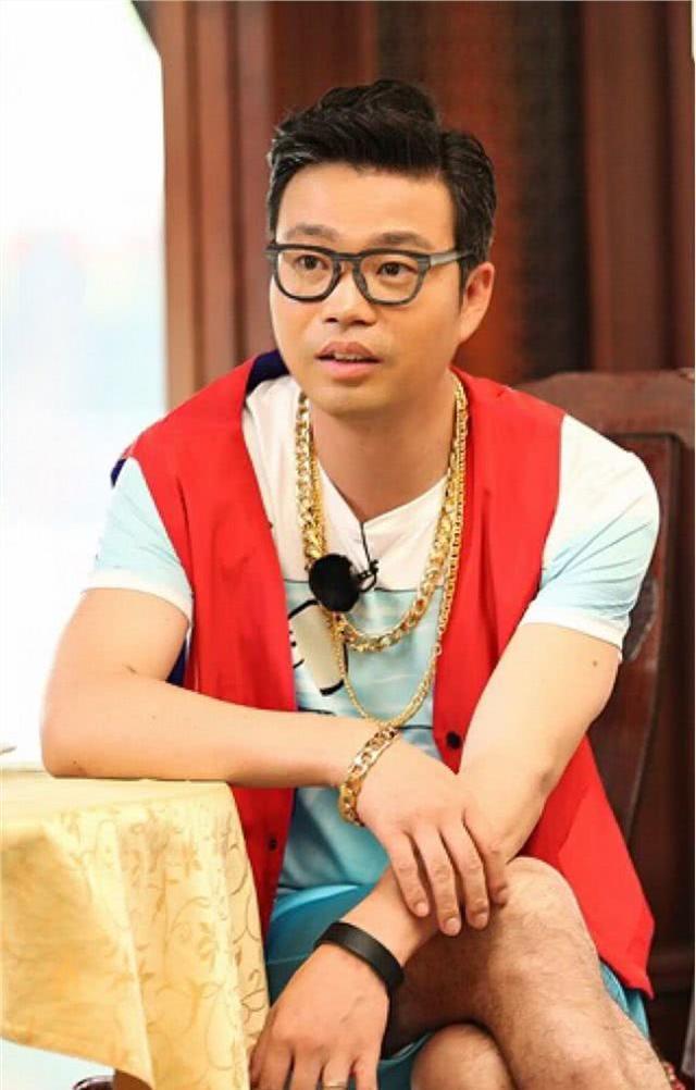 2019年，王迅和一个妙龄女子在酒店幽会，王迅的妻子知道后，气得离家出走，还删除