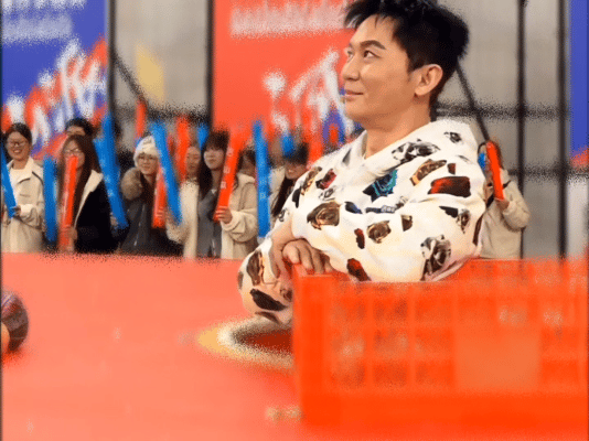 乡村爱情团综熟人局玩的就是开 熟人局的魅力真不是一般大，赵四和海燕两人赶鸭子那场