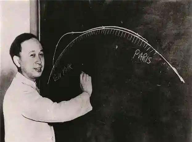 “太阳打个来回，火箭得加多少吨燃料？
”——1962年，钱学森把这张只写一行字的