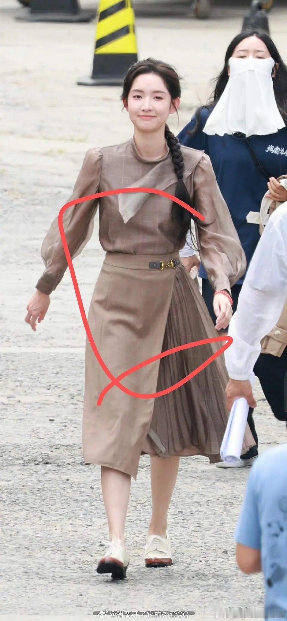 王玉雯这个妆造的审美不像是郭敬明出品啊。 ​​​