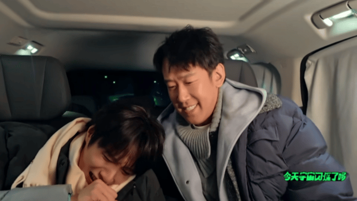 黄子韬说邵子恒又开始抽风了刘耀文我哭了我装的宇闪小分队日常太欢乐！邵子恒装私生吓