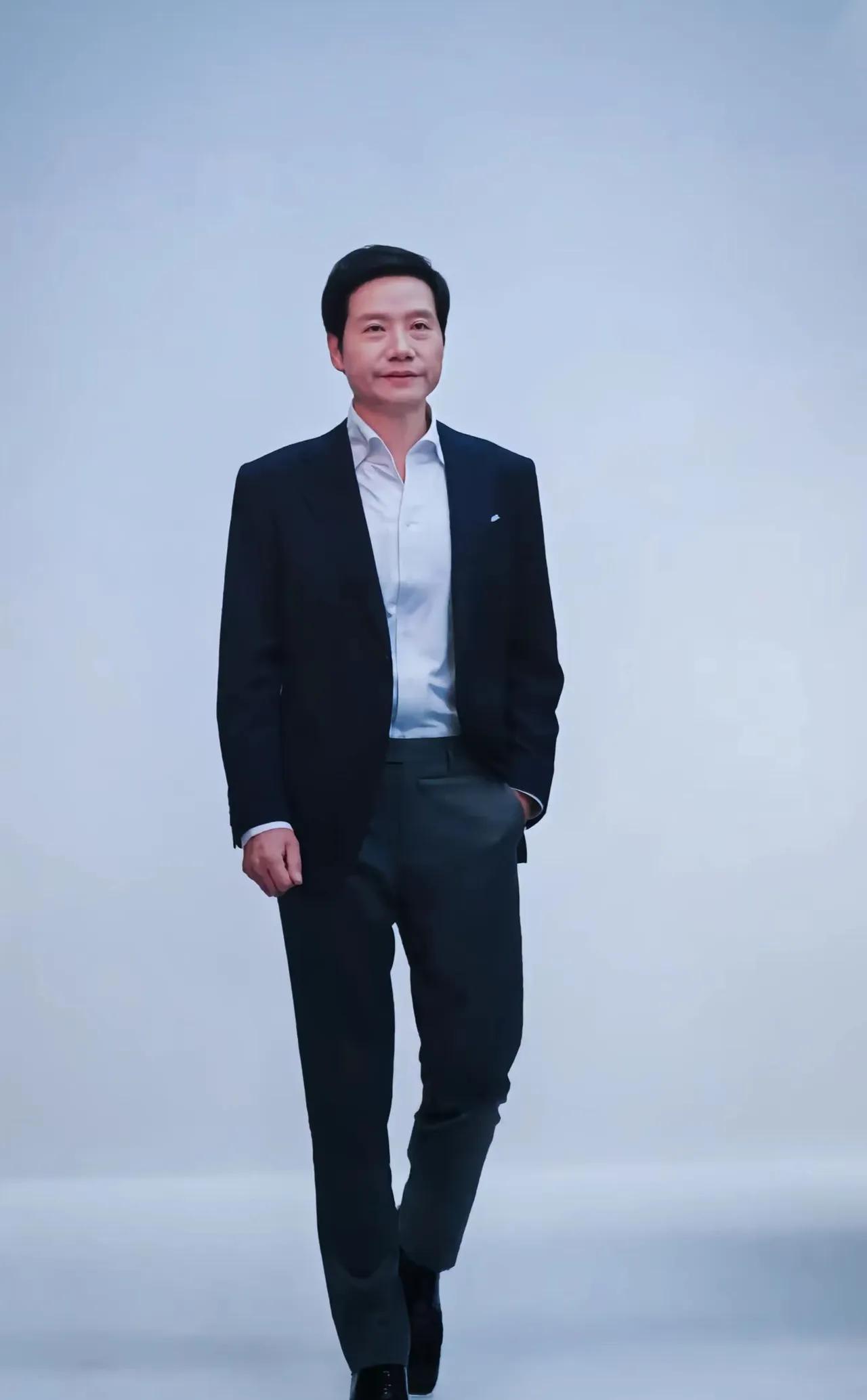 正面迎战！
小米集团刚正式官宣了！9月15日，小米总裁卢伟冰说小米17系列这个月