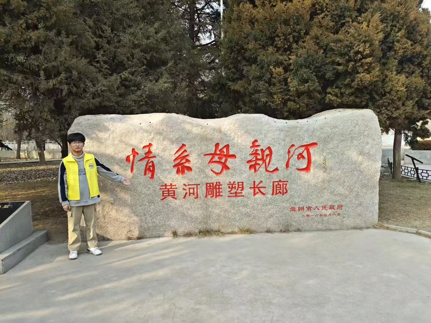 秦岭笑谈  【于风雪狼窝沟，读懂吕梁大地上的信仰微光】近日，曲阜师范大学 译韵黄