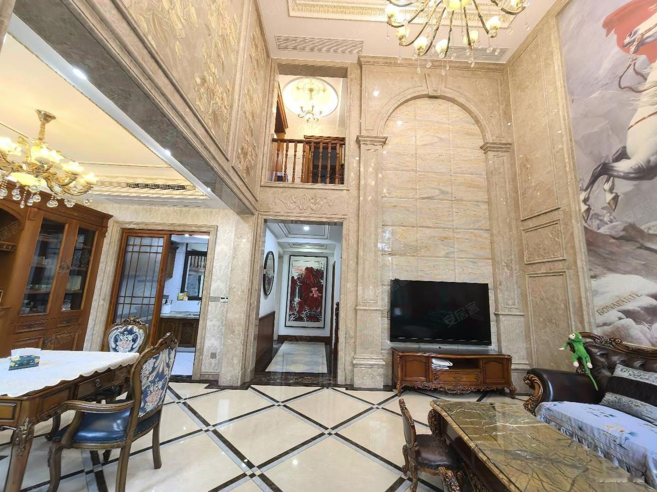 浙江杭州，女子一家花了几千万买了三栋别墅，又花几千万装修，结果只住了六年，全家人