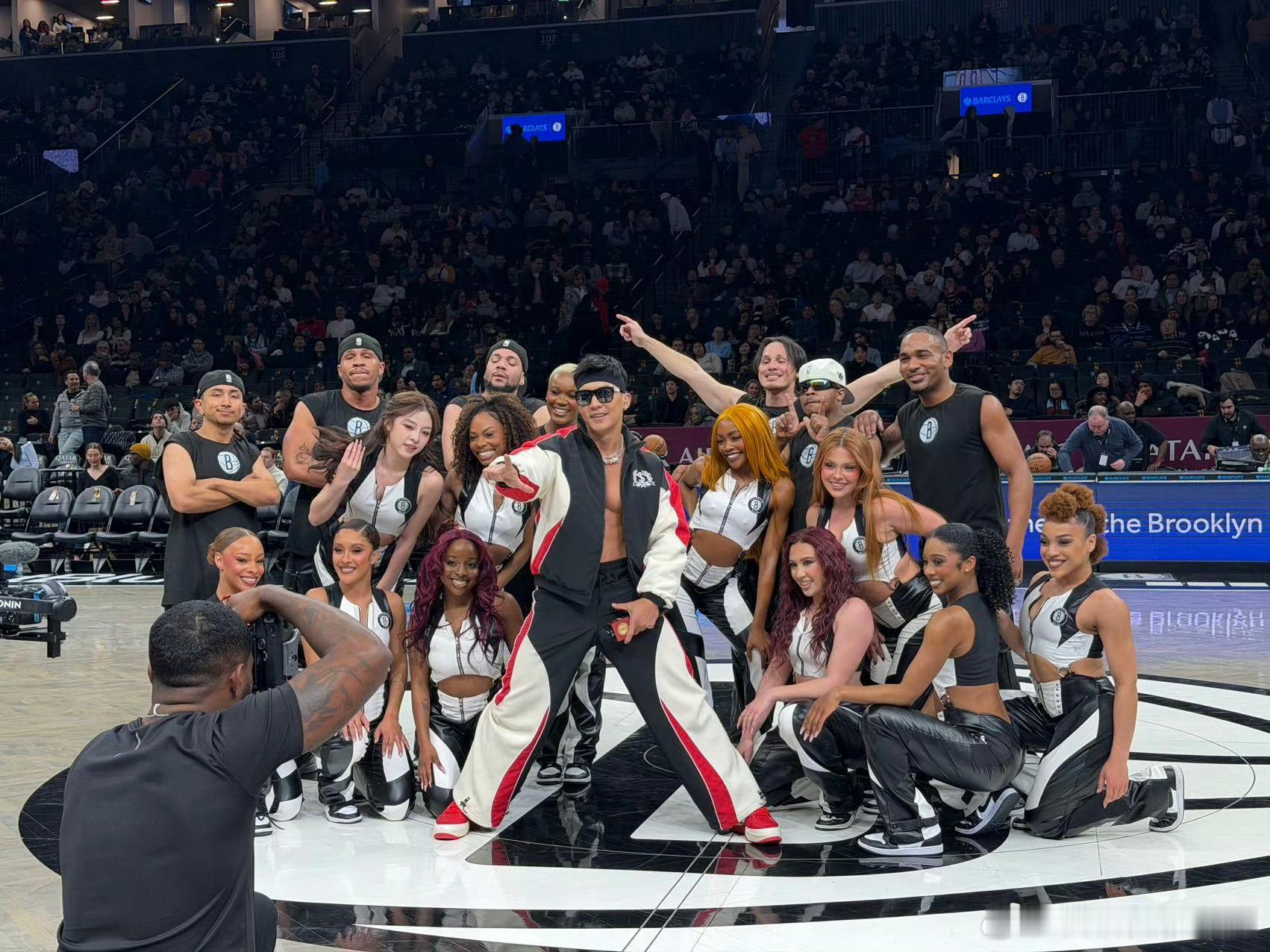 刘畊宏已经不满足娱乐圈了吗 刘畊宏在NBA赛场跳操，画面太震撼！从娱乐圈的艺人到