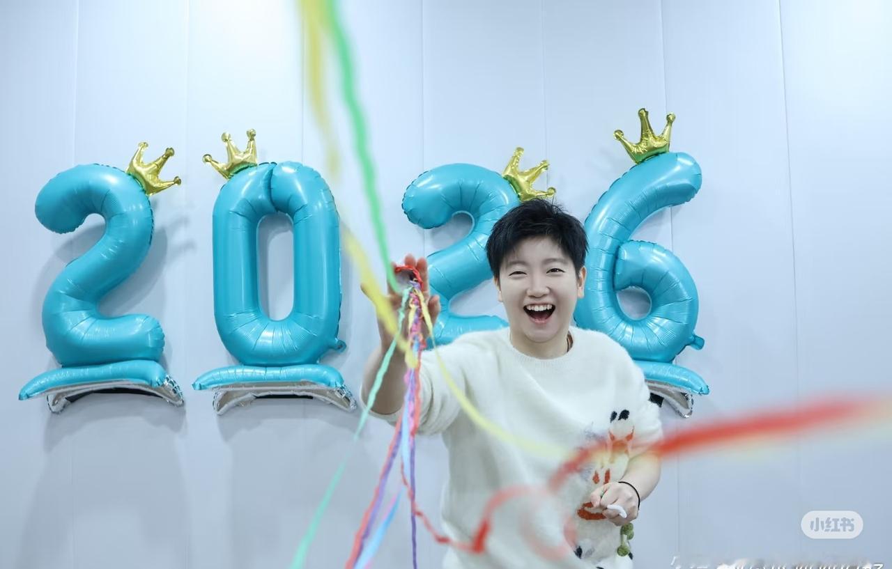 看得出莎莎在家过年很快乐！🧨 祝孙颖莎2026年身体健康，心想事成！ ​​​