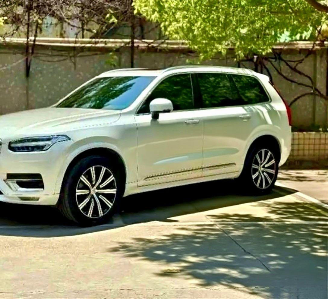 这台车改了一些贴膜，但是在本年夏季我当时上传到了我的头条号的这张照片。现在重新拿