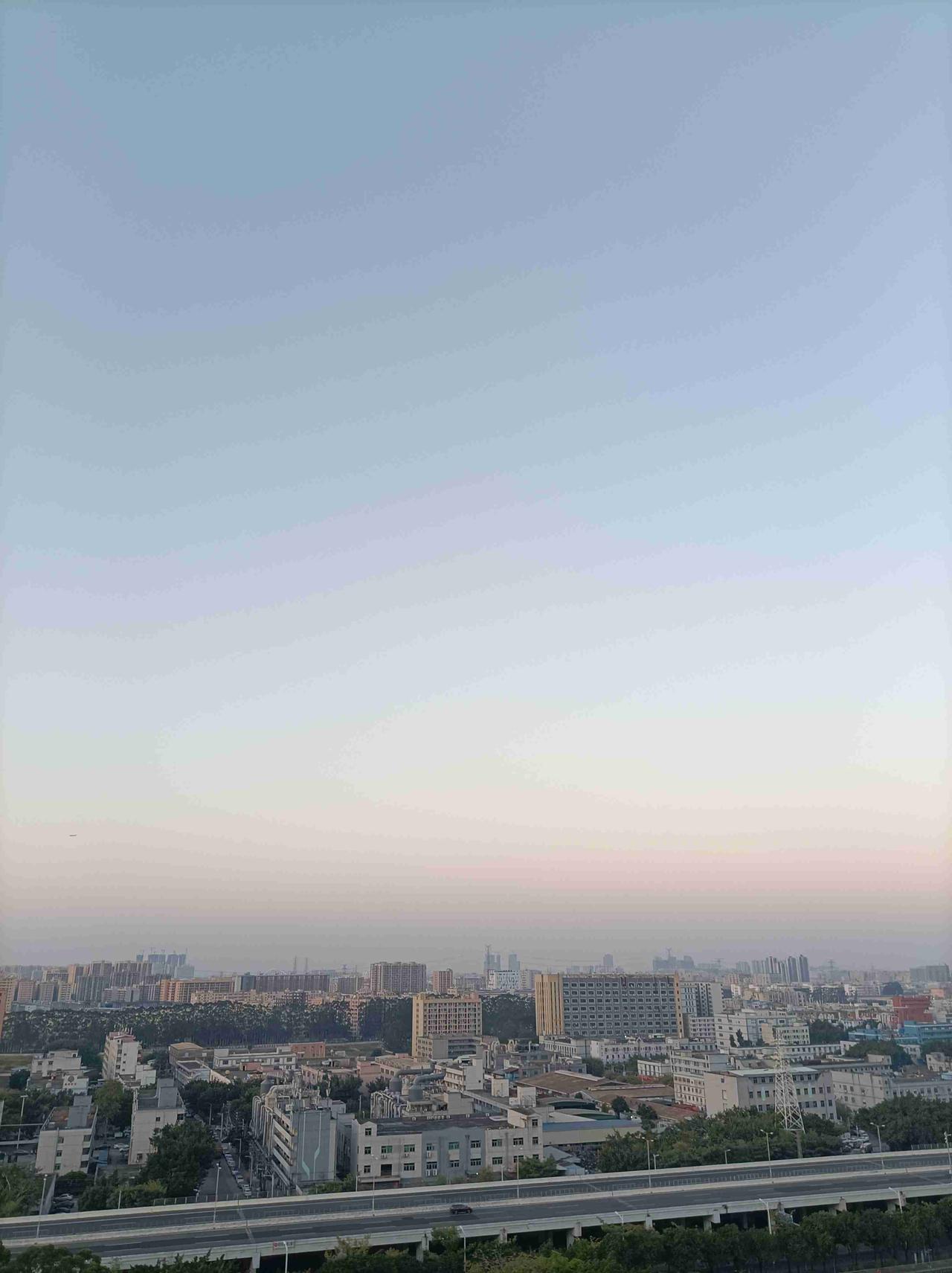 我的今日状态：😁轻松愉快
我这里的天气：☀️晴天深圳今天晴转多云，气温11度到