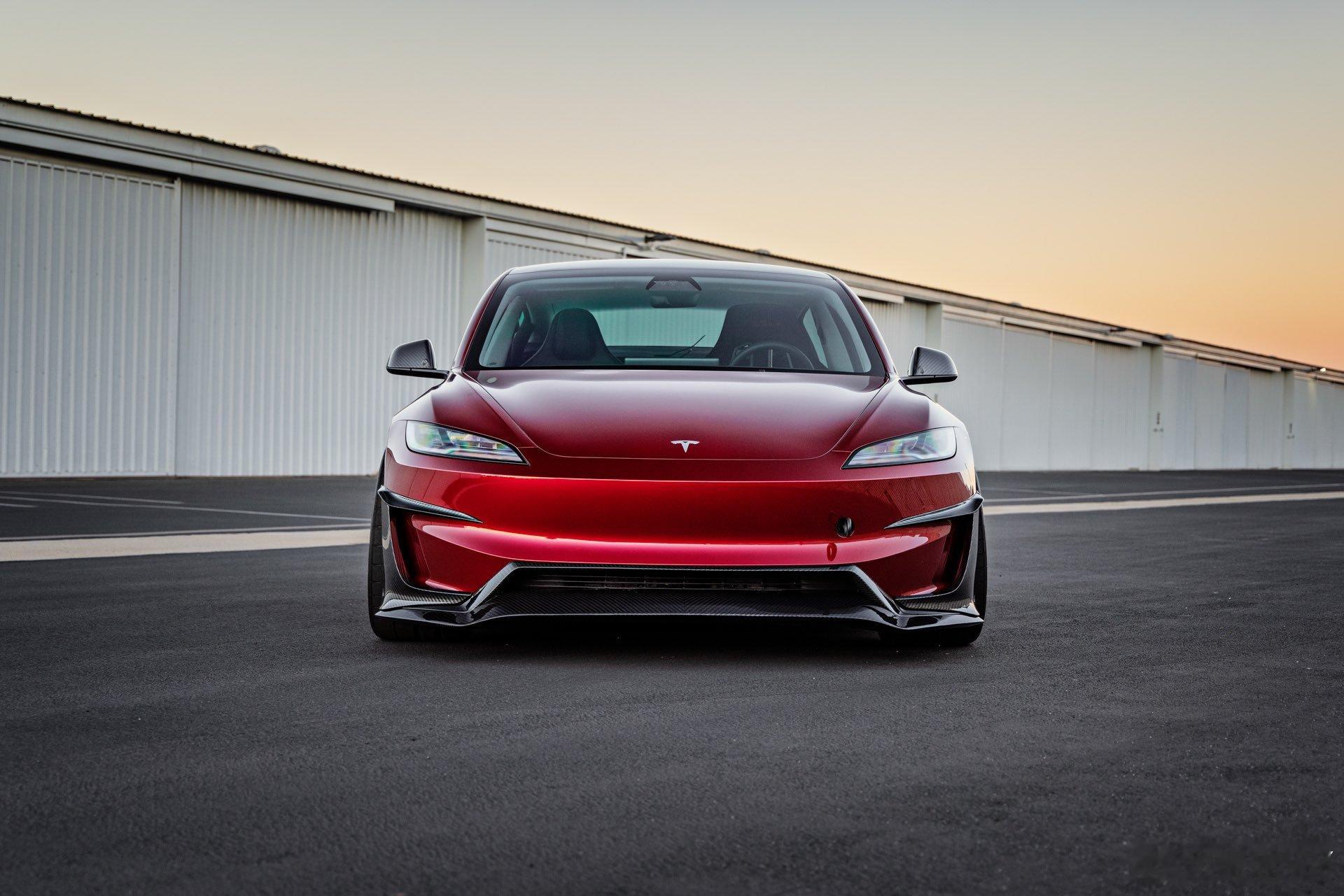 Unplugged Performance 推出了 Model 3 Perfor