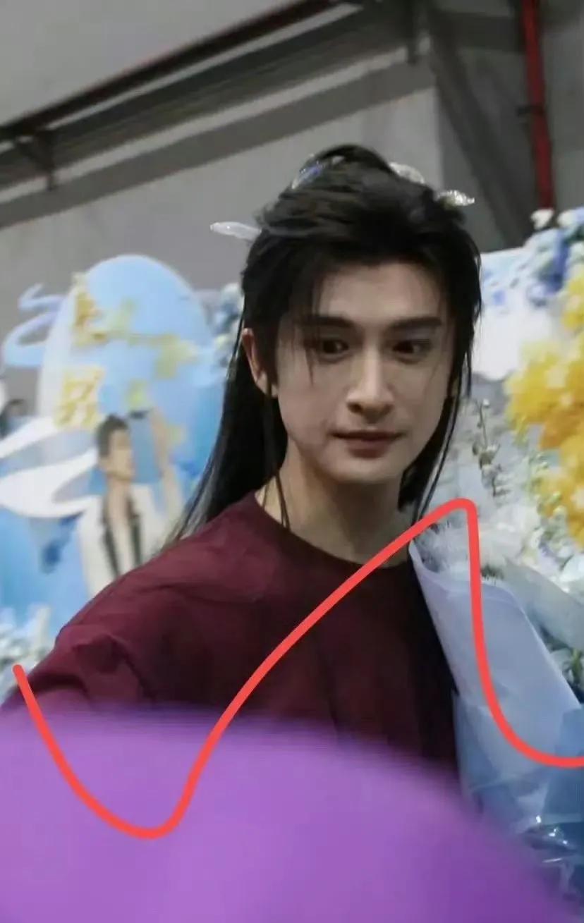 张云龙这个状态来演古偶不太行吧[捂脸]自从搭刘诗诗演了《淮水竹亭》，连张云龙都有