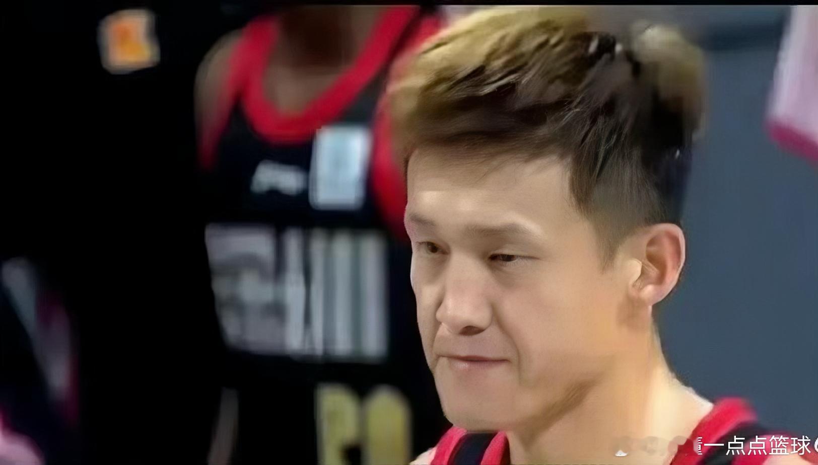 还是得看老将周鹏啊！深圳男篮以93比90在主场险胜辽宁本钢男篮！最关键时候，周鹏