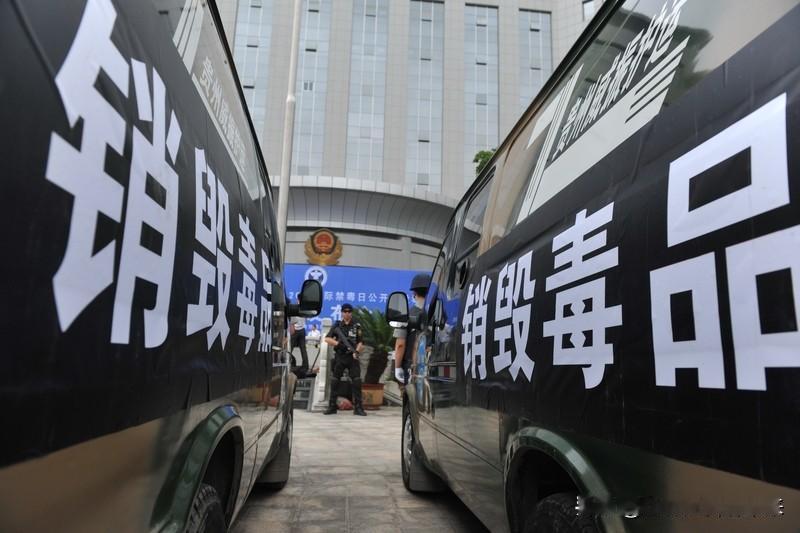 给孩子的暗网安全提醒
 
1. 暗网是互联网的“地下黑屋”，普通浏览器进不去，得