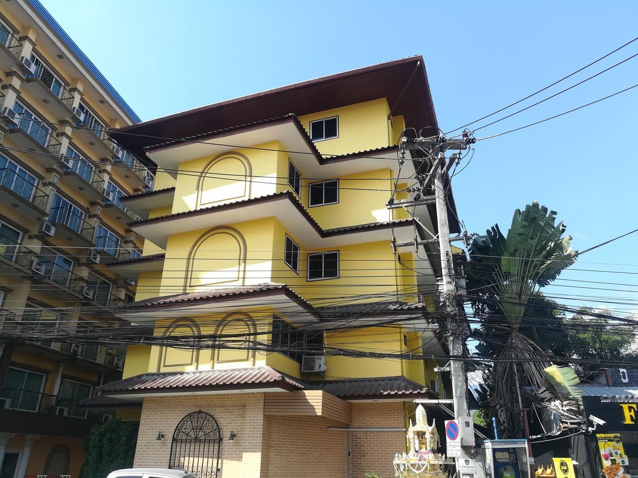 色彩斑斓的东南亚风情建筑，充满异域风情的街景。
