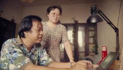 1980年“中国第一性学家”李银河嫁给了环卫工王小波，并且相约丁克，17年都没有