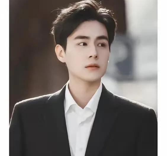 长得是挺帅的，身材又好！就是感觉他演技没有什么爆发力，太平淡了。听说他最近都没什