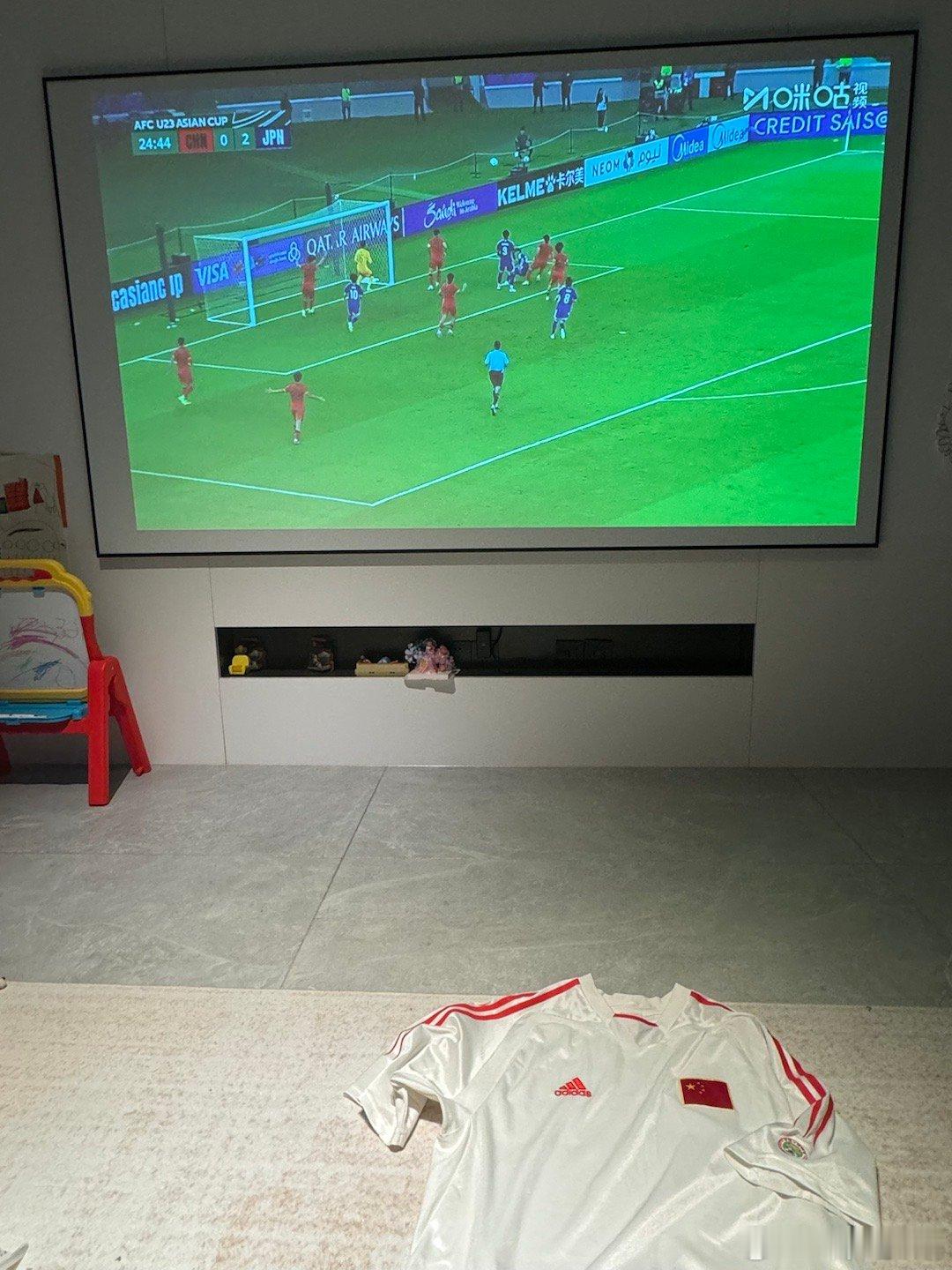 U23国足vs日本拿出了2004年中国队的球衣，大概率还是遗憾。但走到现在已经很