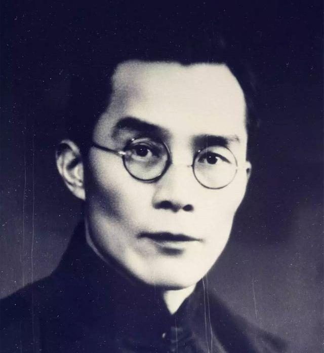 1962年，清华校长梅贻琦病逝。陪伴他最后日子的一个旧皮包被放在病榻下，没人知道