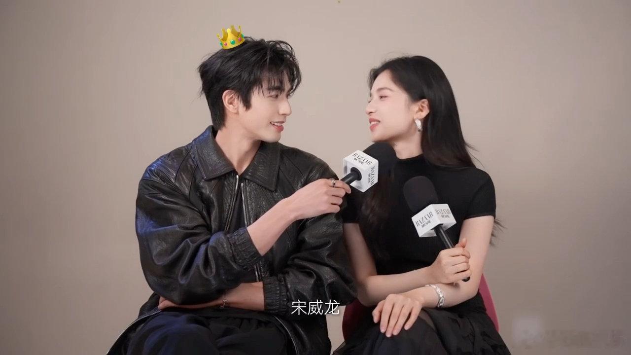 张婧仪把宋威龙哄成翘嘴了在苗靖陈异之间选择了夏威仪了 张婧仪把宋威龙哄成翘嘴了，