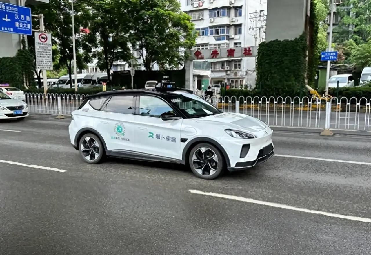 强烈建议全国推广“萝卜快跑”！不得不承认几个事实，真是方便又省钱，绝对让你心服口