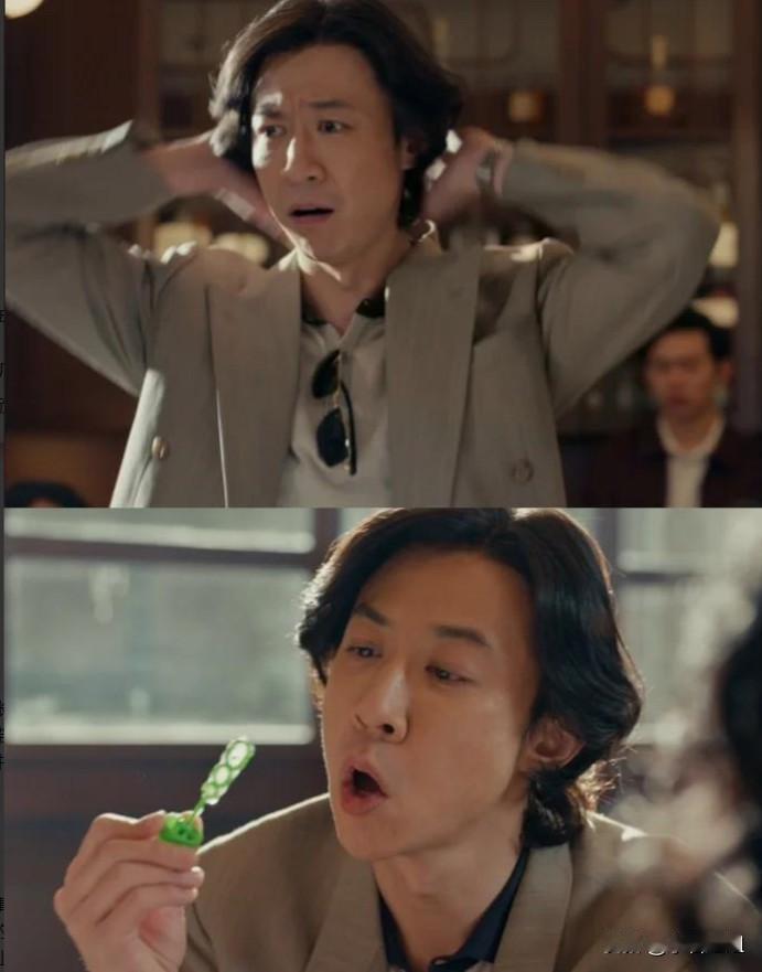 现在好了  
全国人民都知道  

《小城大事》里那个跑腿办事、抠抠搜搜还放飞鸽