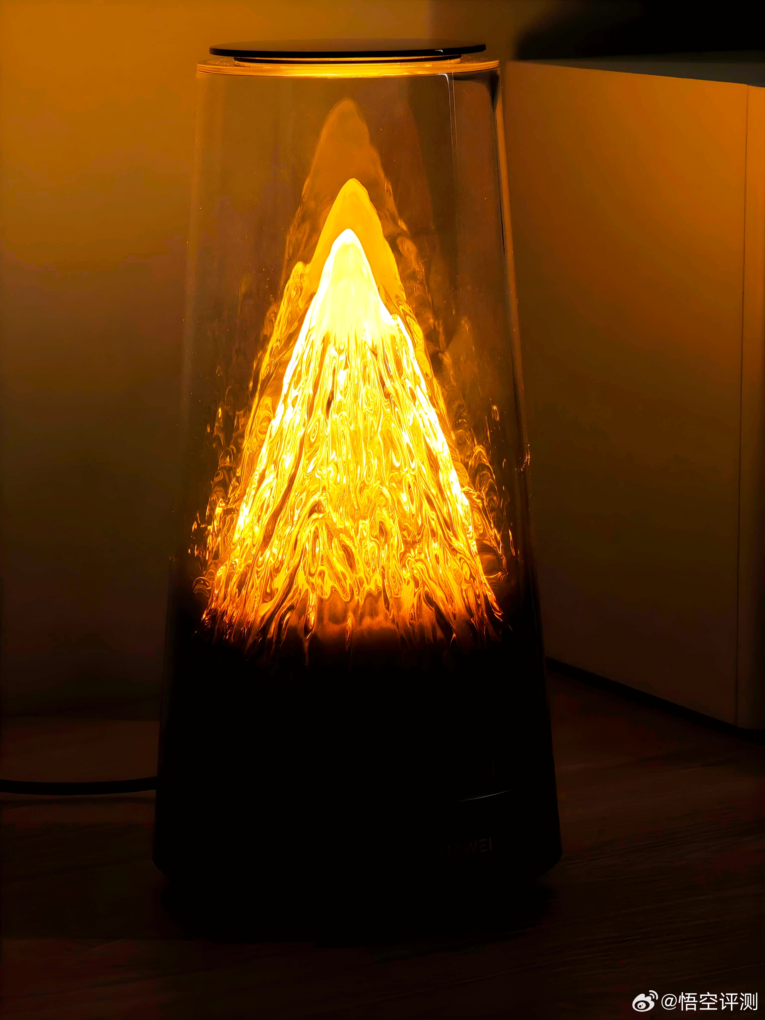 华为手机2025年重返中国市场第一看到这个热搜之下，还有人冷嘲热讽，感觉匪夷所思