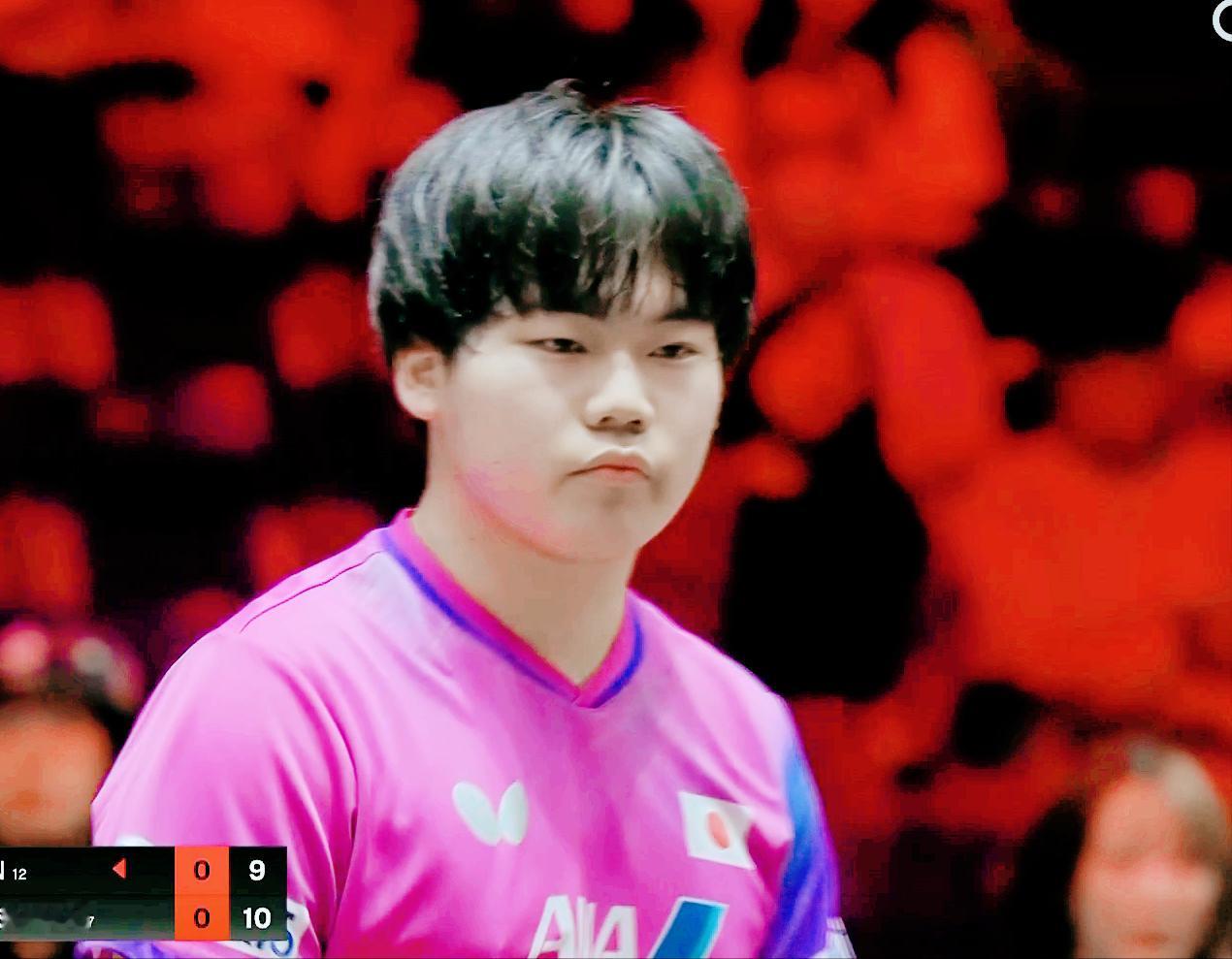 不好！松岛辉空又涨球了！
程靖淇说：松岛辉空反手越来越稳定了，

今天松岛的反手