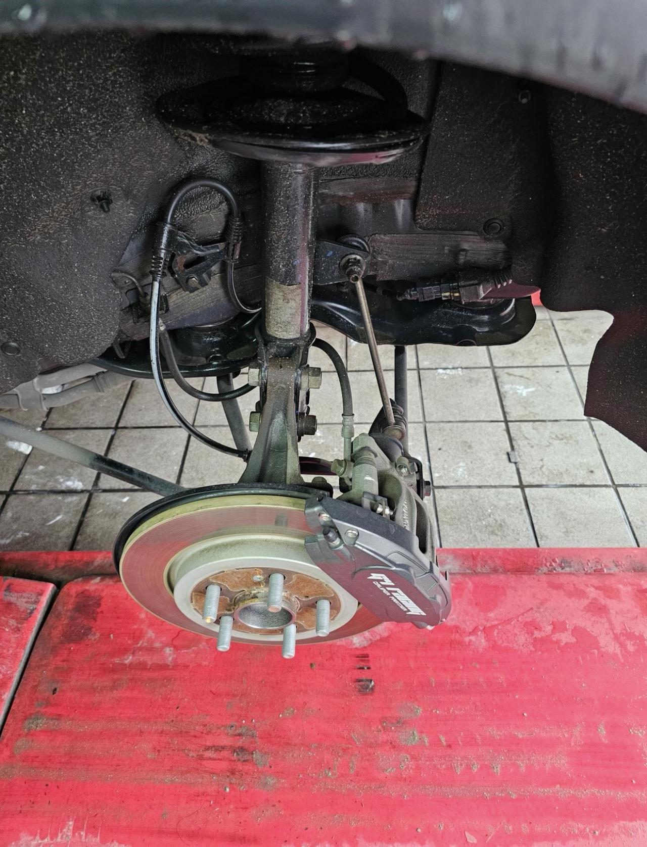 懂车的来看看这个悬挂什么水平？[灵光一闪]
品牌就不提了（新款已改进），某国产经