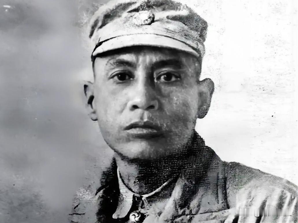 1938年台儿庄战役打响，莫德宏带领广西狼兵奔赴前线。面对武器装备远强于我方的日