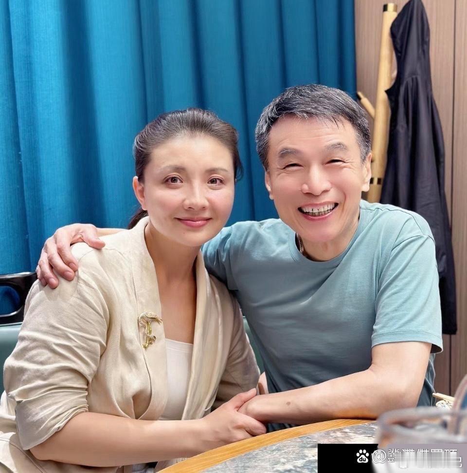 《甄嬛传》中的槿汐和苏培盛，戏外相聚。苏培盛曾与刘雪华共演，剧中也有对手戏 